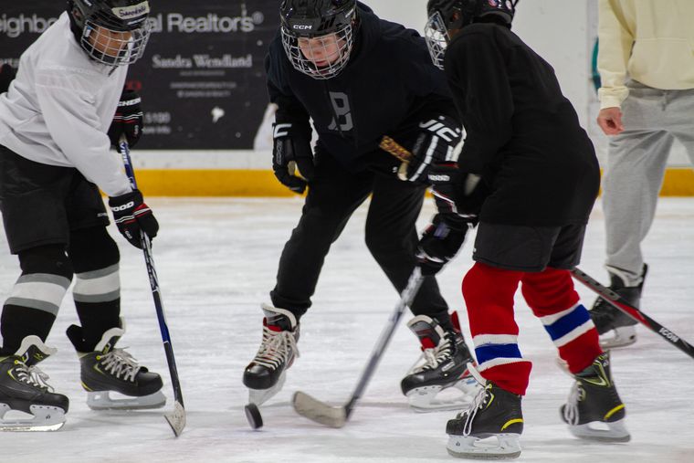 Older campers lined up along the boards during a skills session